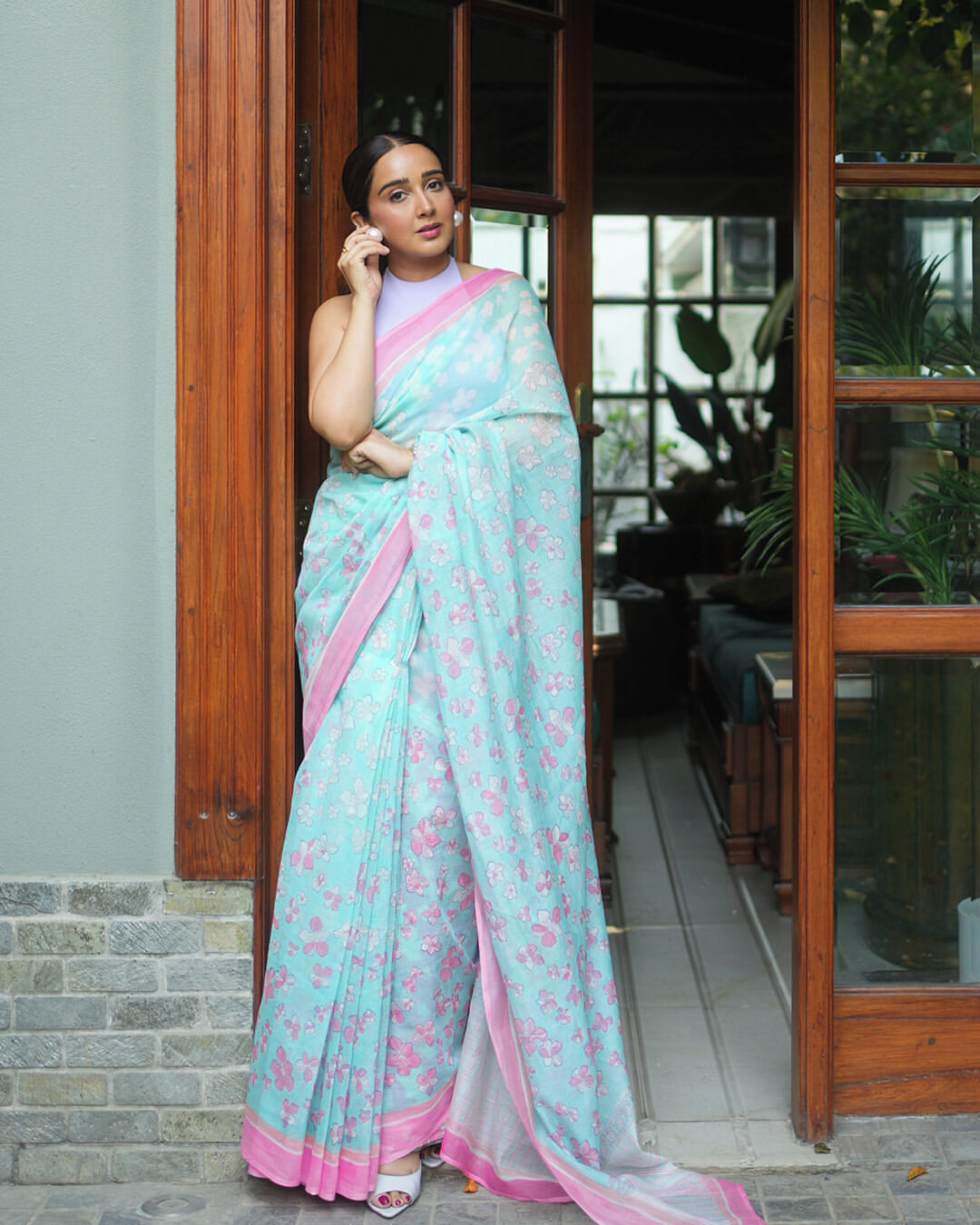 This blue and pink saree looks like an absolute dream on @sanjanabatra. The rich, inky blue silk cotton gives off major ...