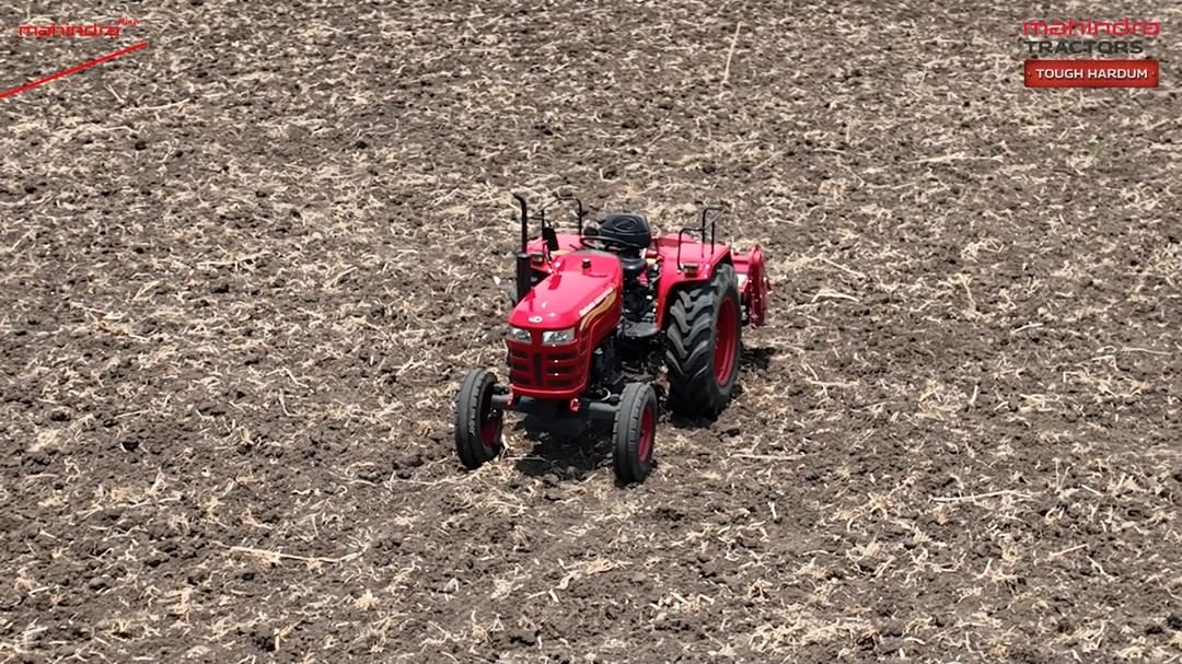 Introducing the enhanced 585 DI SP Plus tractor, now featuring aux valve capabilities for effortless application and lif...