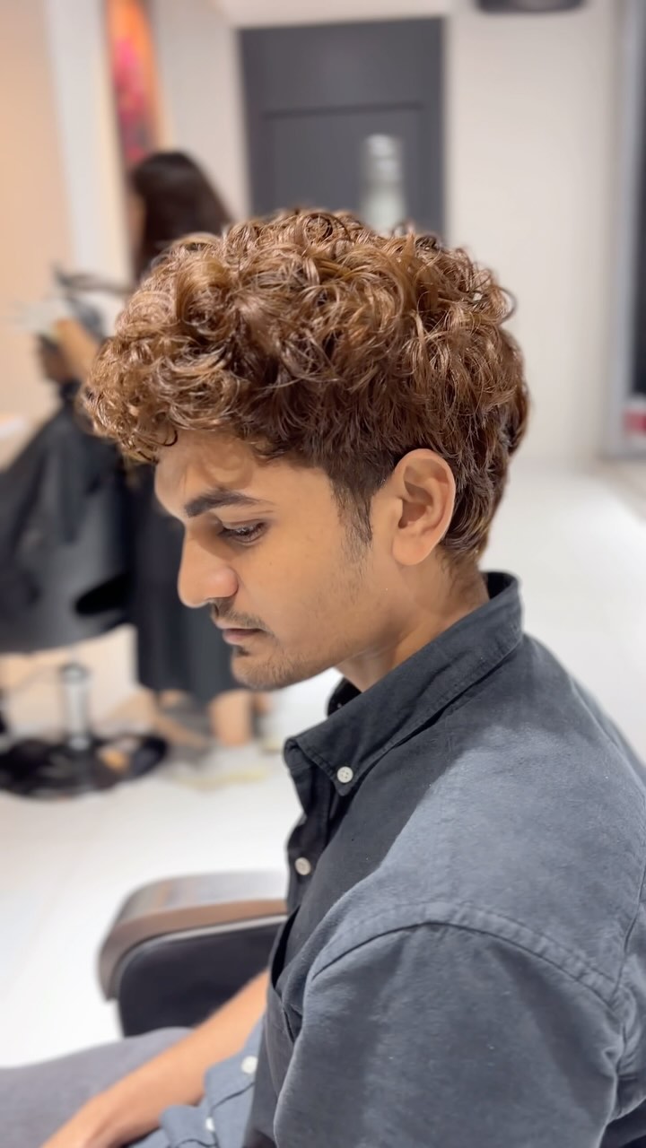 Embracing the Auburn Curls 🧑‍🦱 

Hair for @pratikbavaskar_ 
At 📍 @schwarzkopfin 
Training conducted by @everythinghai...