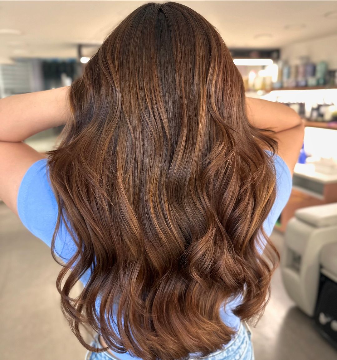 Oh-so-brunette and beautiful 😍 

#hairoftheday #balayage #bblunt #bbluntpalihill  #longhair #haircolour #brownbalayage ...