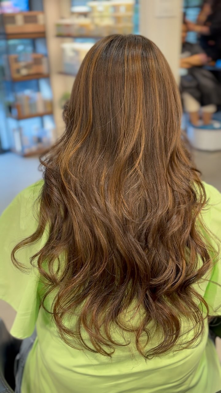 Caramelized🍮BALAYAGE 👸🏻

“Sun-kissed strands, caramel perfection 
Balayage bliss, effortlessly chic 
Embrace the warm...