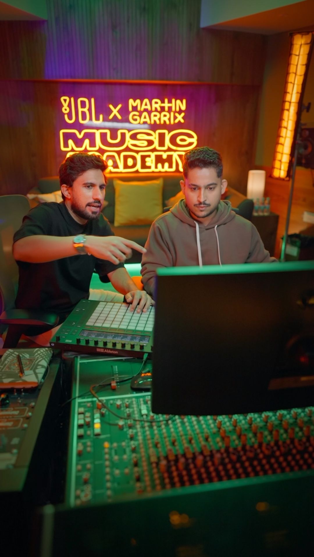 As India’s #HeartOfSound challenge heats up toward its finale, our mentors, @karankanchanmusic, @vasudasharma, and @oaff...