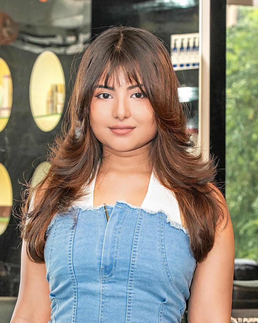 😍💇🏼‍♀️Nishasmitha is slaying with her new curtain bangs layer haircut! ✨💁🏼‍♀️With a hazelnut mocha hair color, a pe...