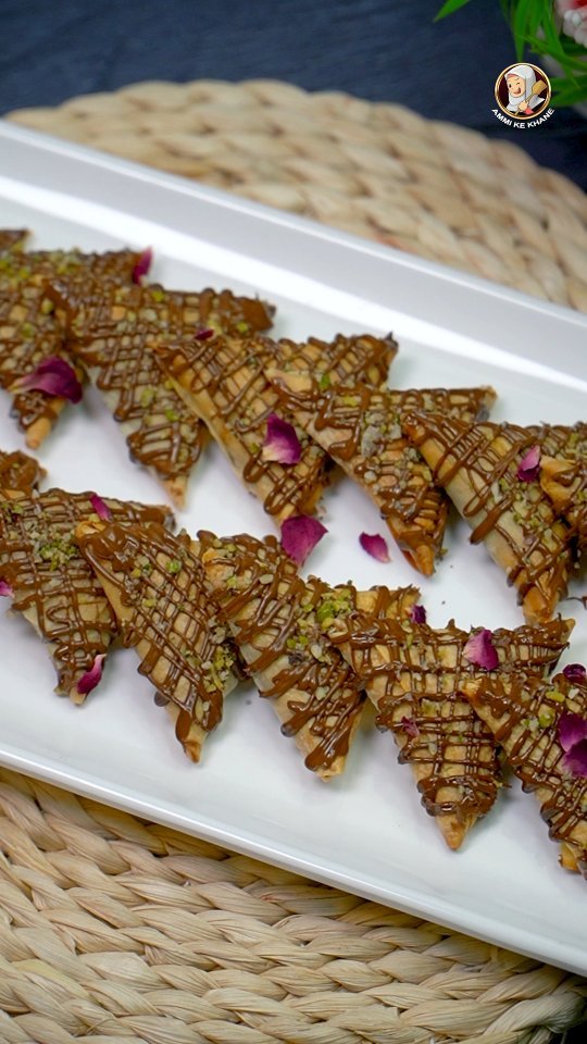 Sweet Samosa Recipe
#PigeonKitchenAppliances #ammikekhane 

Check Out Pigeon Air Fusion An Amazing Combination Of Air Fr...