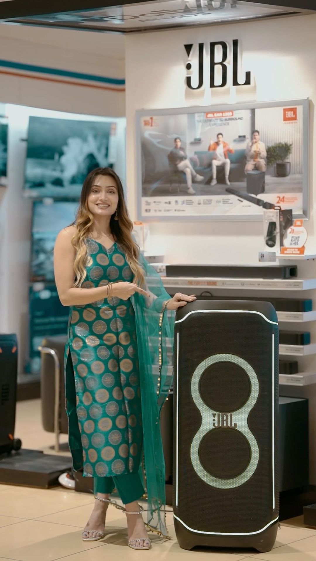 Ganesh Chaturthi is here, and it’s time to bring the whole family together! 🎉🎶

JBL PartyBox Ultimate is your go-to pa...