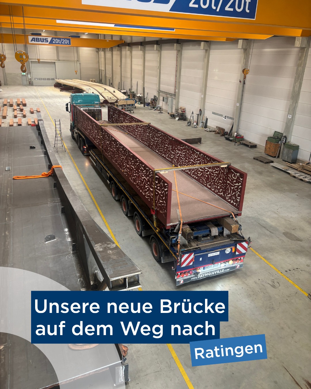 Präzisionsarbeit im Herzen der Altstadt! 📍🏗️ Zum 750-jährigen Stadtjubiläum der Stadt Ratingen schwebte ein echter Hin...