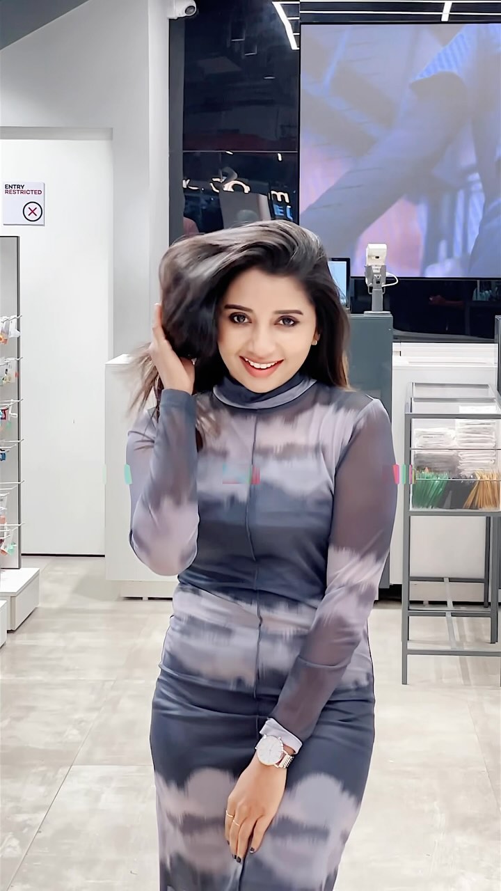 Serving looks that turn heads without breaking the bank 💸💥 cuz fashion starts at just Rs. 199 for Men and Women an Rs....