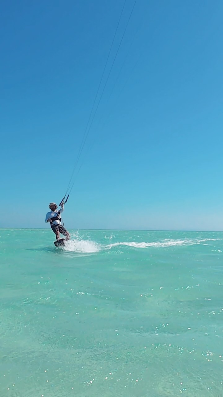 Kiting with the love of your life >>> We’ve definitely been enjoying our new toys 🥹🪁 Thank you @holixwatersports 🫶🏼 ...