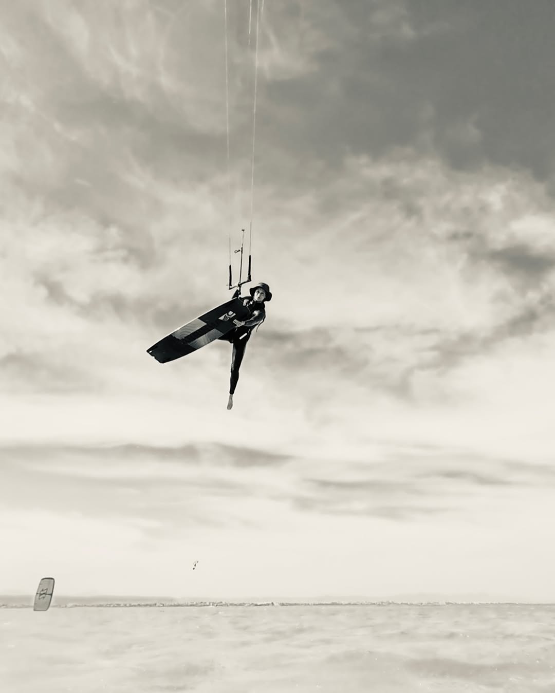 Cloudy low wind session with the love of my life and my new favourite @mysticboarding wetsuit! 💙🌤️ 