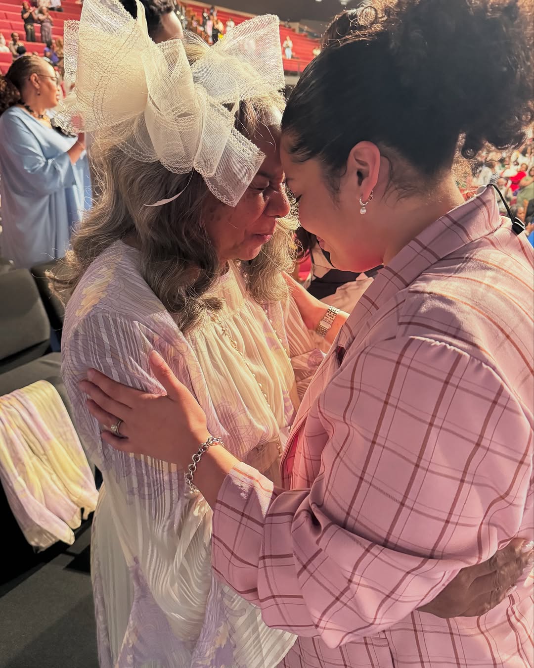 @seritajakes is the mother of five. She might say six!😃 Beyond our house, her children in love. She is the spiritual mother to millions! I want to honor her as a phenomenal wife, an incredible woman and a great person! Please help honor her!!!!!