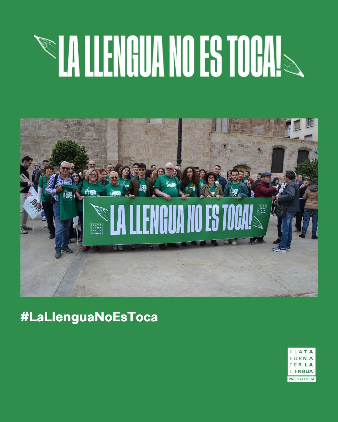 🟢 Fa un any vam eixir als carrers per demostrar que #LaLlenguaNoEsToca.

🫶 Ara més que mai, FES-TE'N SOCI de @plataformaperlallengua i ajuda'ns a defensar i promoure el valencià.

👉 Recorda que dijous que ve la campanya continua, posa't la samarreta i uneix-te a la marea verda!
