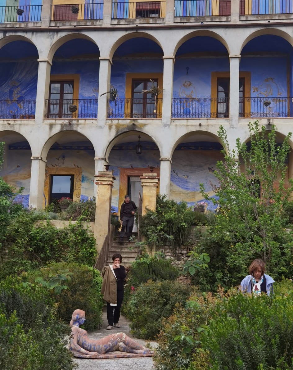Aquest matí hem visitat la casa estudi d'Ignasi Esteve, Can Gustà de Bàscara. Un espai ple d'història, creativitat i inspiració! 🎨✨ 
Gràcies per obrir-nos les portes d'aquest lloc tan especial.