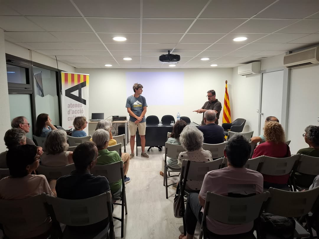 Aquest vespre s’ha fet la projecció del documental El cicle de l’aigua: El Ter, d’ull de Ter a la Gola, amb Martí i Roc Artalejo. 🌊
Una mirada al riu Ter, al seu recorregut i a la importància de l’aigua i del nostre territori.

#elter #cicledelaigua #mediambient
