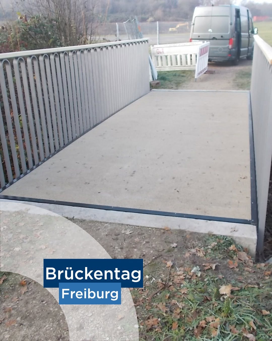 Donnerstag ist Brückentag – und heute befinden wir uns in Freiburg! Hier wurde 2018 die alte Brücke über den Scheidbach ...
