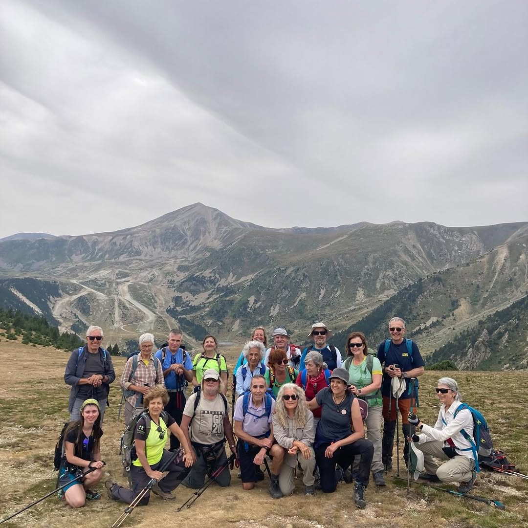 Sortida de la secció de muntanya: Circ de Concròs – Roca Colom – Vallter.

Recorregut: Pla d’Hospitalets, collada de Mardanyà, estanyols de Concròs, Portella del Callau, Roca Colom (2.506 m), Portella de Morens, estació d’esquí de Vallter.

Desnivell: uns 820 m acumulats de pujades i baixades.
#secciomuntanyaAdac