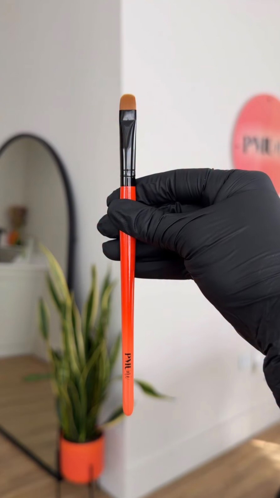 IF YOU DON’T KNOW…. Get to know 😮‍💨🧡🍊 @pmuni_ @jasminediebelius_pmu if I don’t have my brushes, I’...