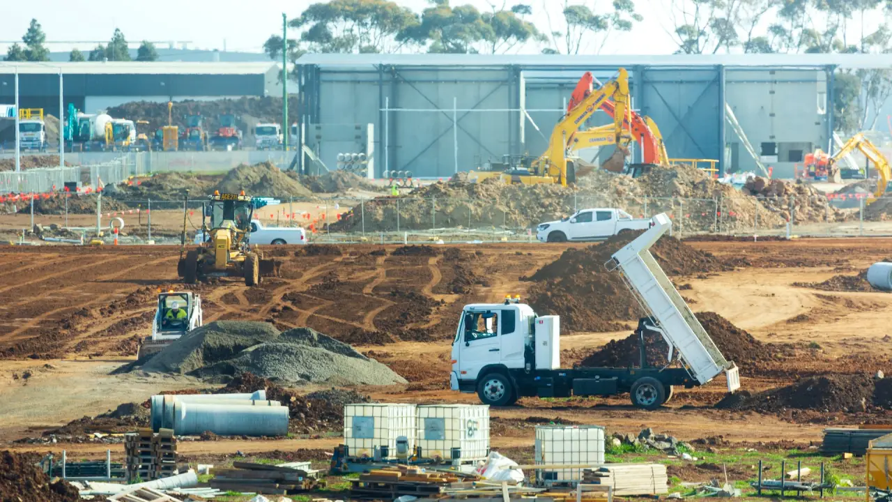 Producción industrial en México cayó un1% en 2025 con una caída en la minería