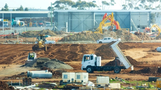 Producción industrial en México cayó un1% en 2025 con una caída en la minería