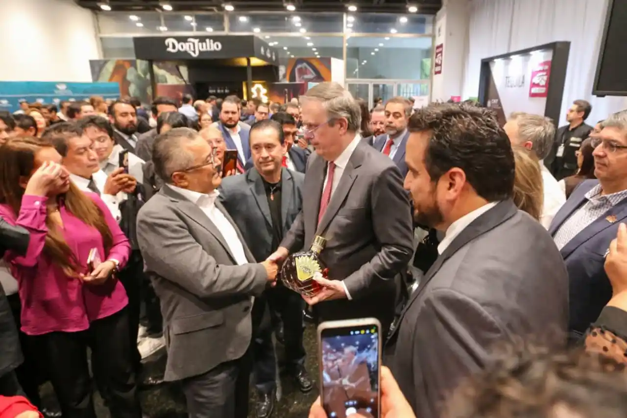 Revisión a reglas de origen se extenderá a 2027, coincide Ebrard