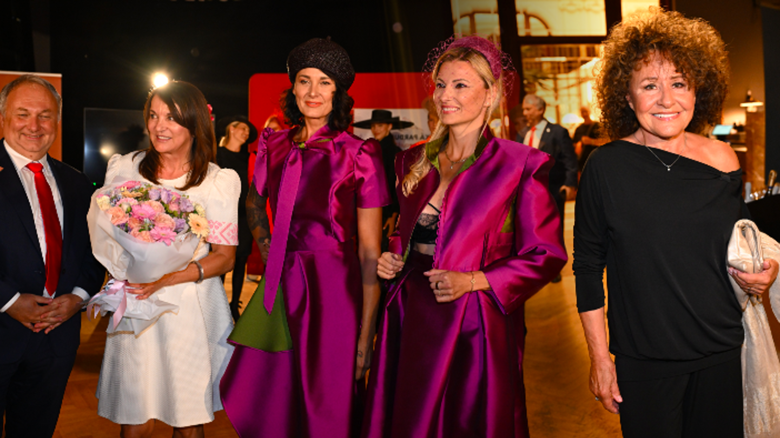 Žhavá Kocurová v krajkové podprsence i elegantní Zelenková: Hvězdná přehlídka Beaty Rajské