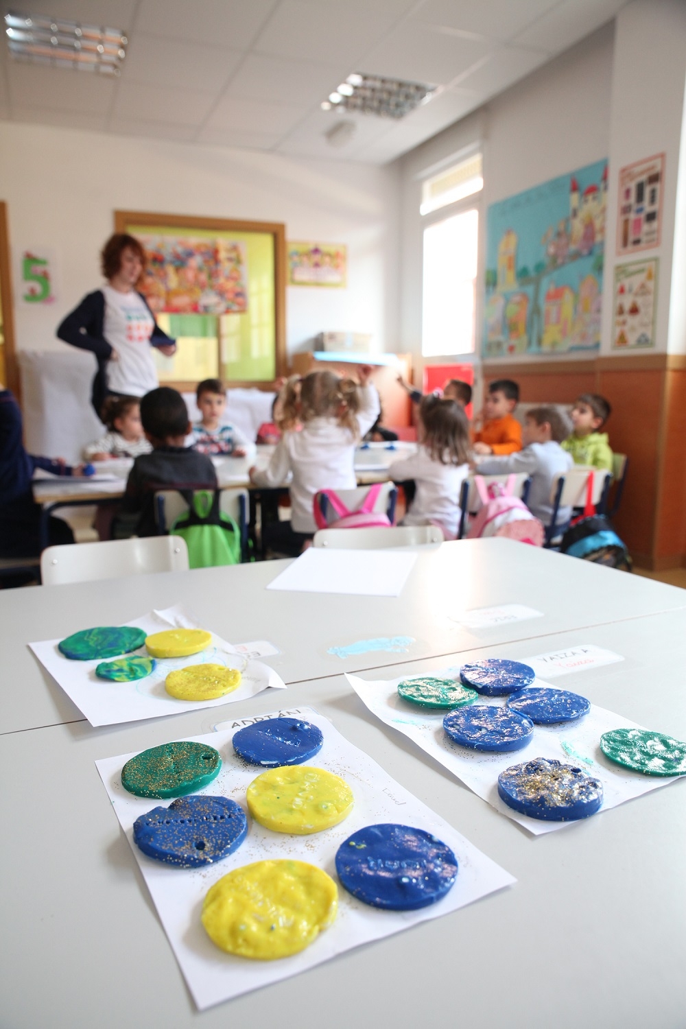 Actividades de Fuenlicolonia con menores participando en juegos y dinámicas educativas