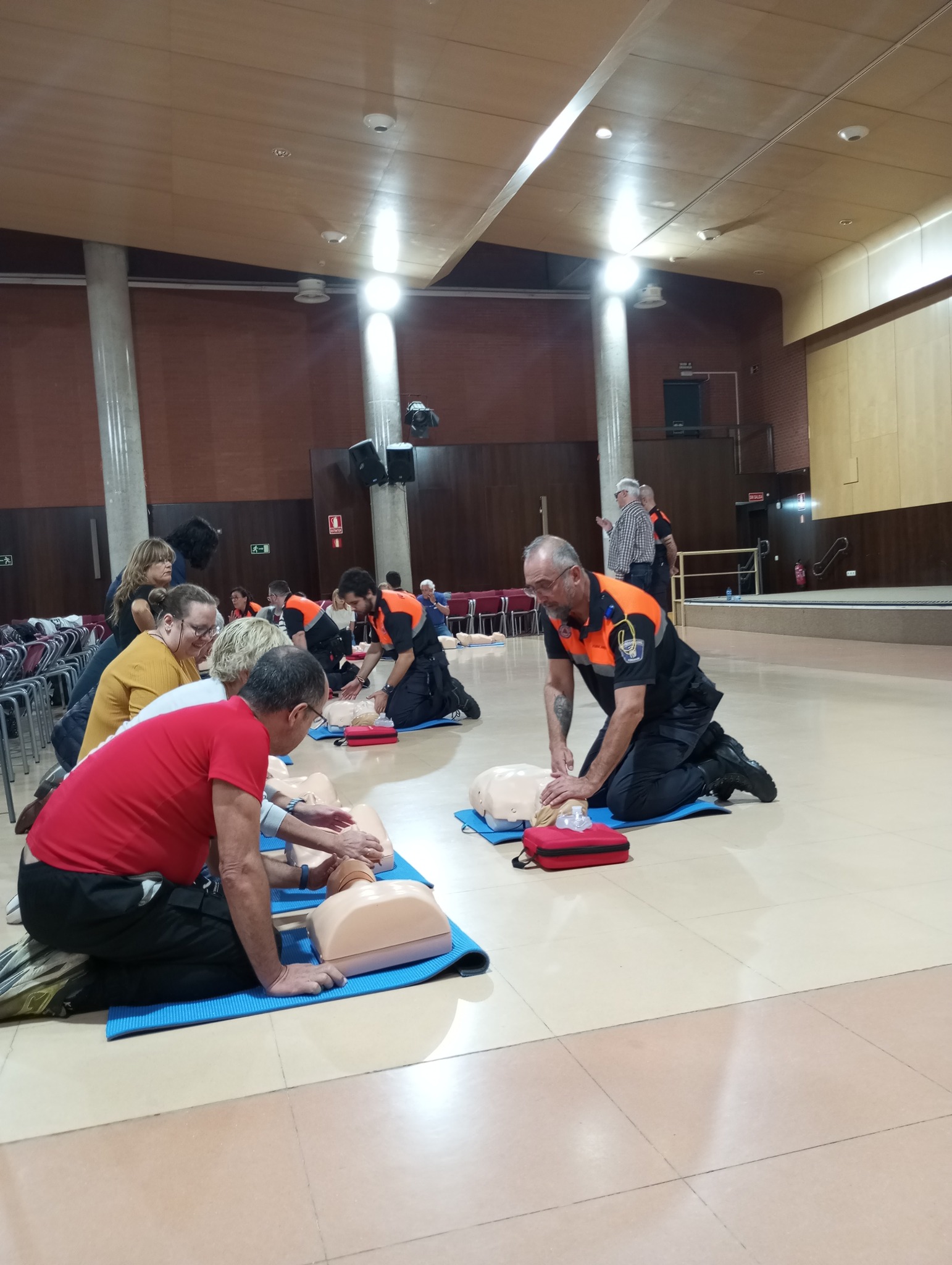 Taller de formación en maniobras de reanimación cardiopulmonar impartido por el Ayuntamiento de Fuenlabrada