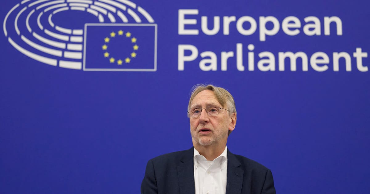 Top EU trade lawmaker calls to delay key vote on EU-US deal