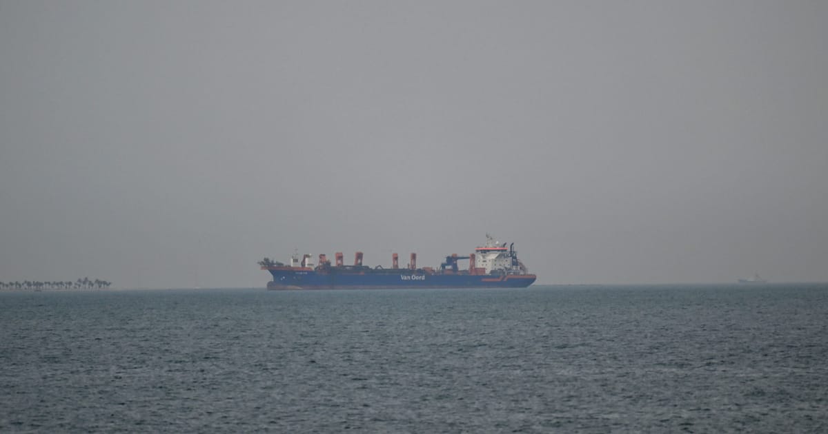 Strategic Strains in the Strait of Hormuz: Global Oil Flows Squeezed as U.S.-Iran Tensions Escalate